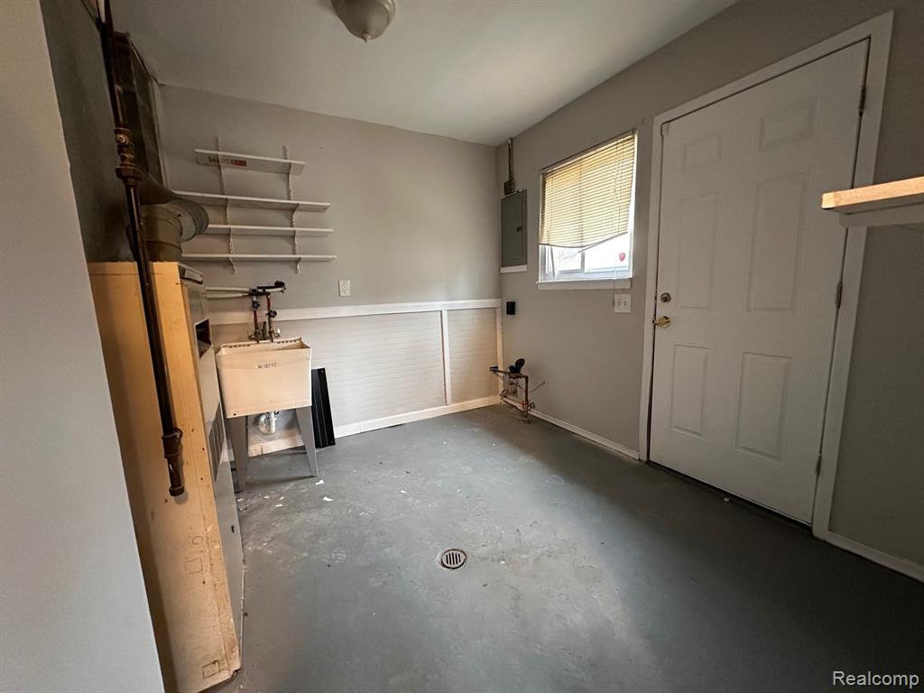 19054 East 13 Mile Road Roseville, MI 48066 - Photo 4 of 12