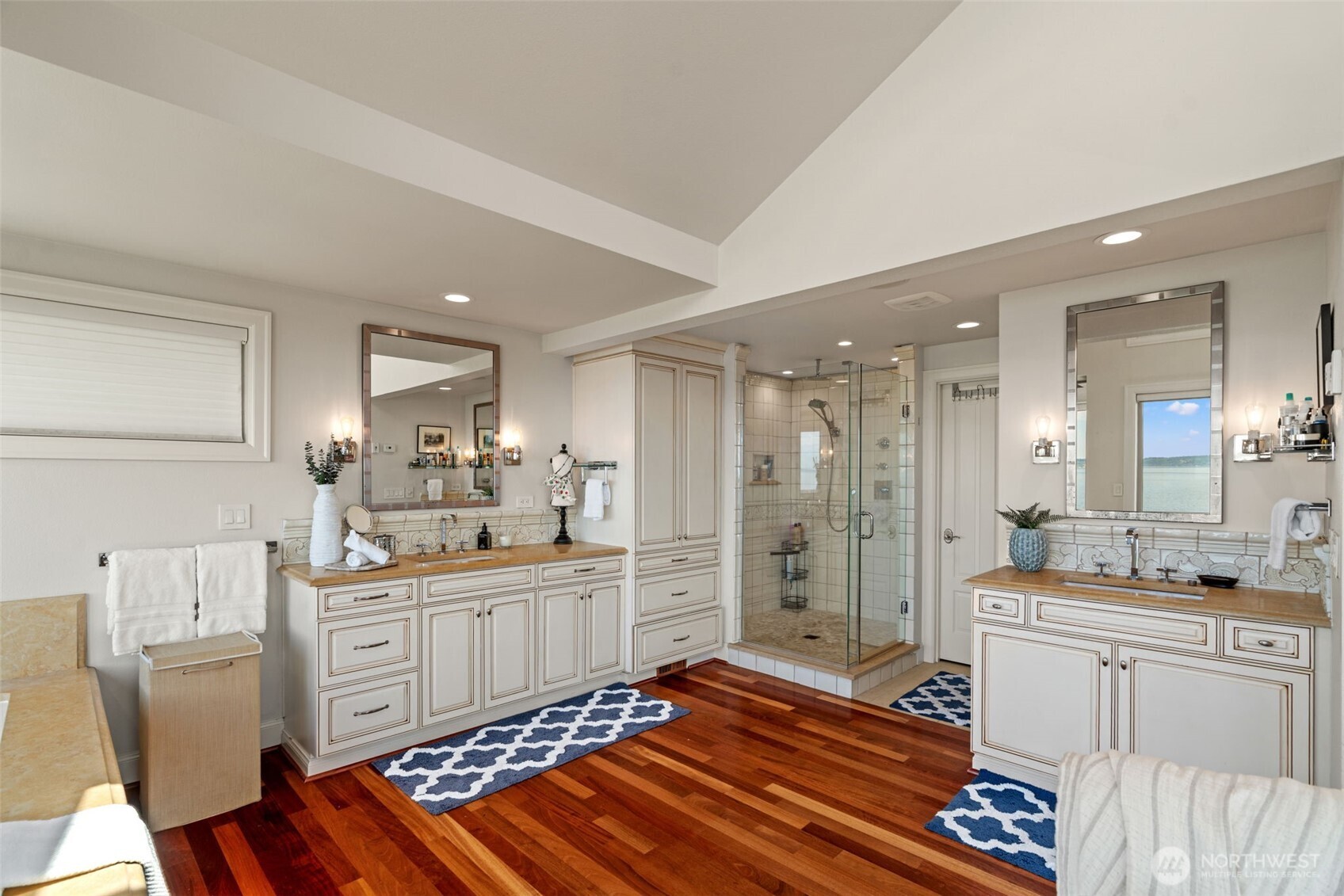 8723 Talbot Road Edmonds, WA 98026 - Photo 25 of 40