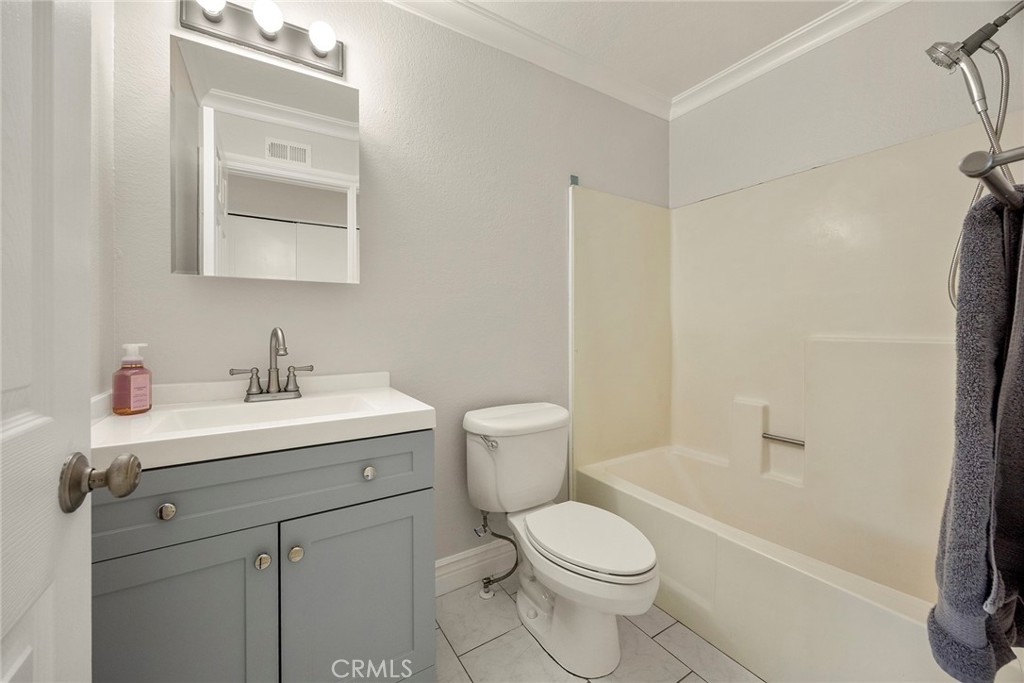 25885 Trabuco Road, Unit 101 Lake Forest, CA 92630 - Photo 21 of 28 UPSTAIRS FULL BATH
