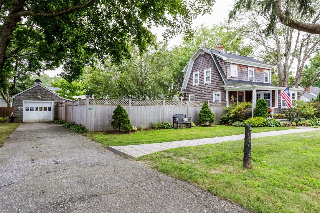 124 Beach Road Bristol, RI 02809 - Photo 2 of 33