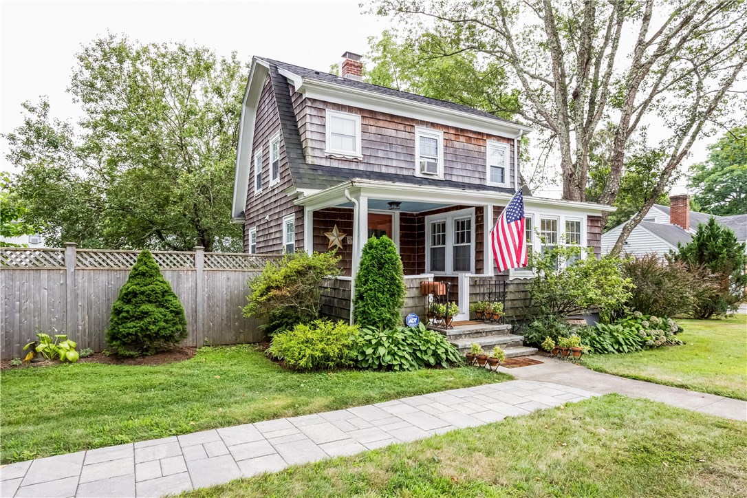 124 Beach Road Bristol, RI 02809 - Photo 3 of 33