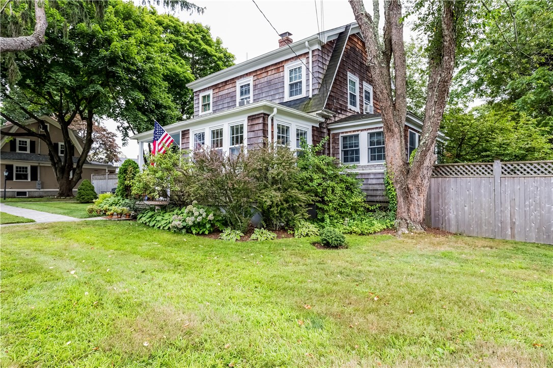 124 Beach Road Bristol, RI 02809 - Photo 4 of 33