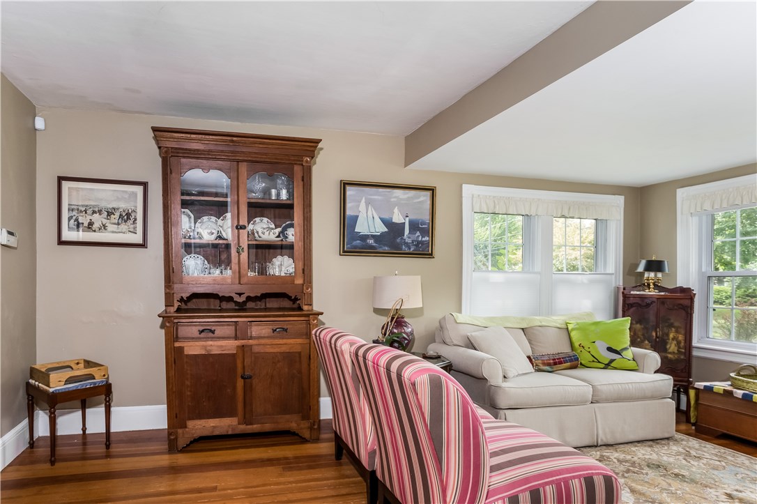 124 Beach Road Bristol, RI 02809 - Photo 5 of 33