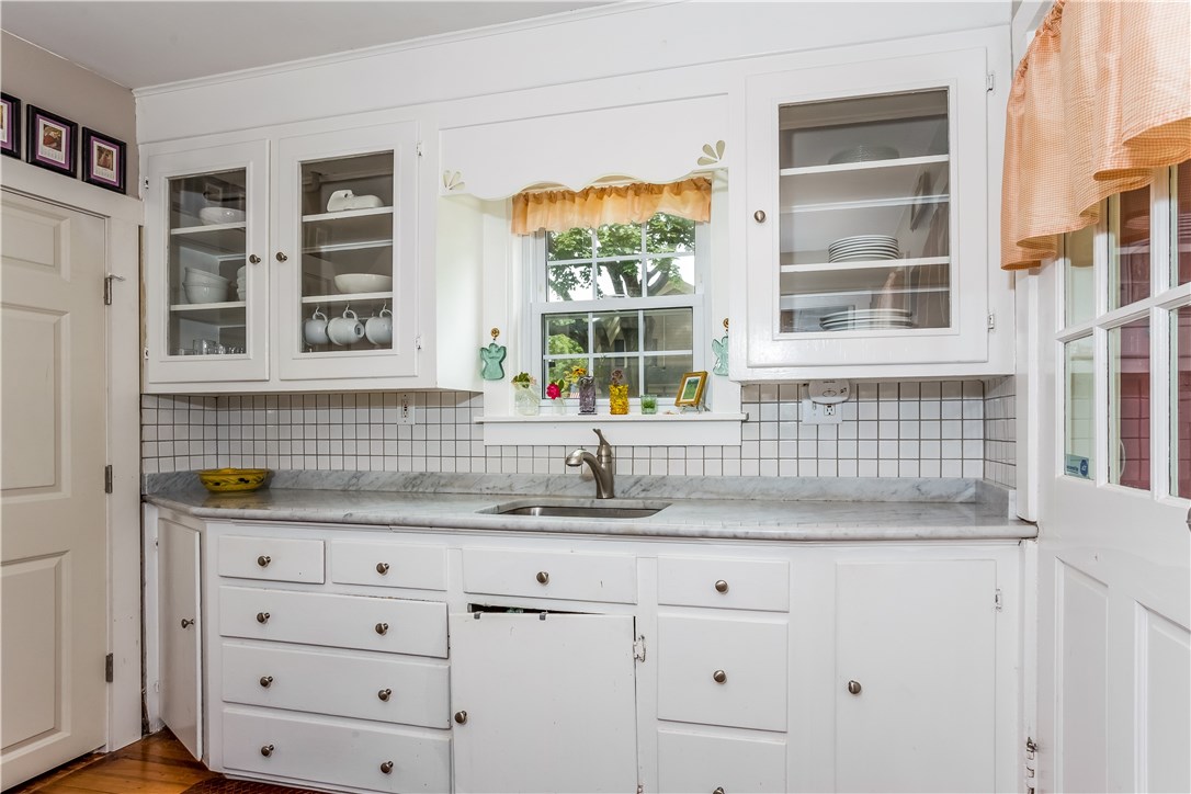 124 Beach Road Bristol, RI 02809 - Photo 10 of 33