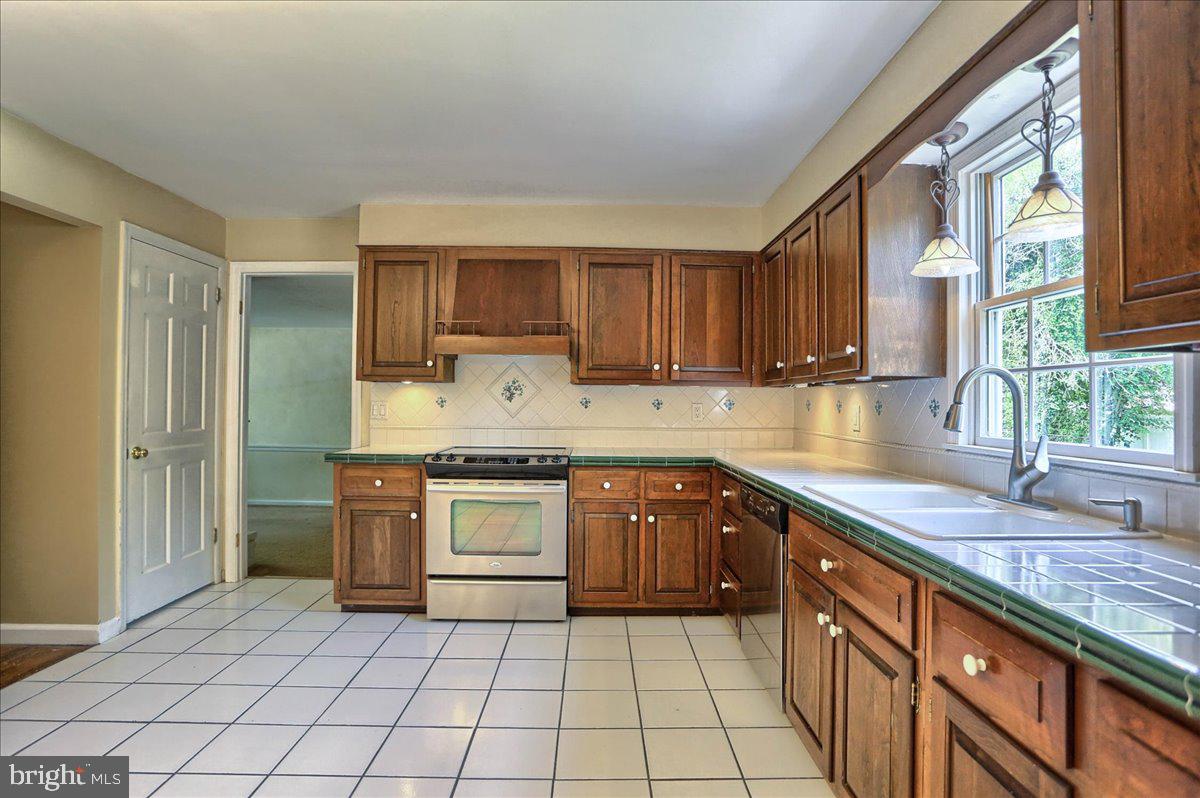 424 Orrs Bridge Road Camp Hill, PA 17011 - Photo 15 of 35