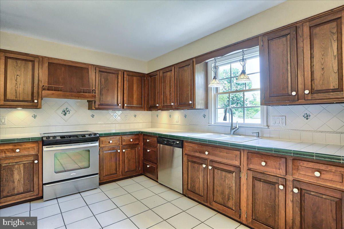 424 Orrs Bridge Road Camp Hill, PA 17011 - Photo 16 of 35