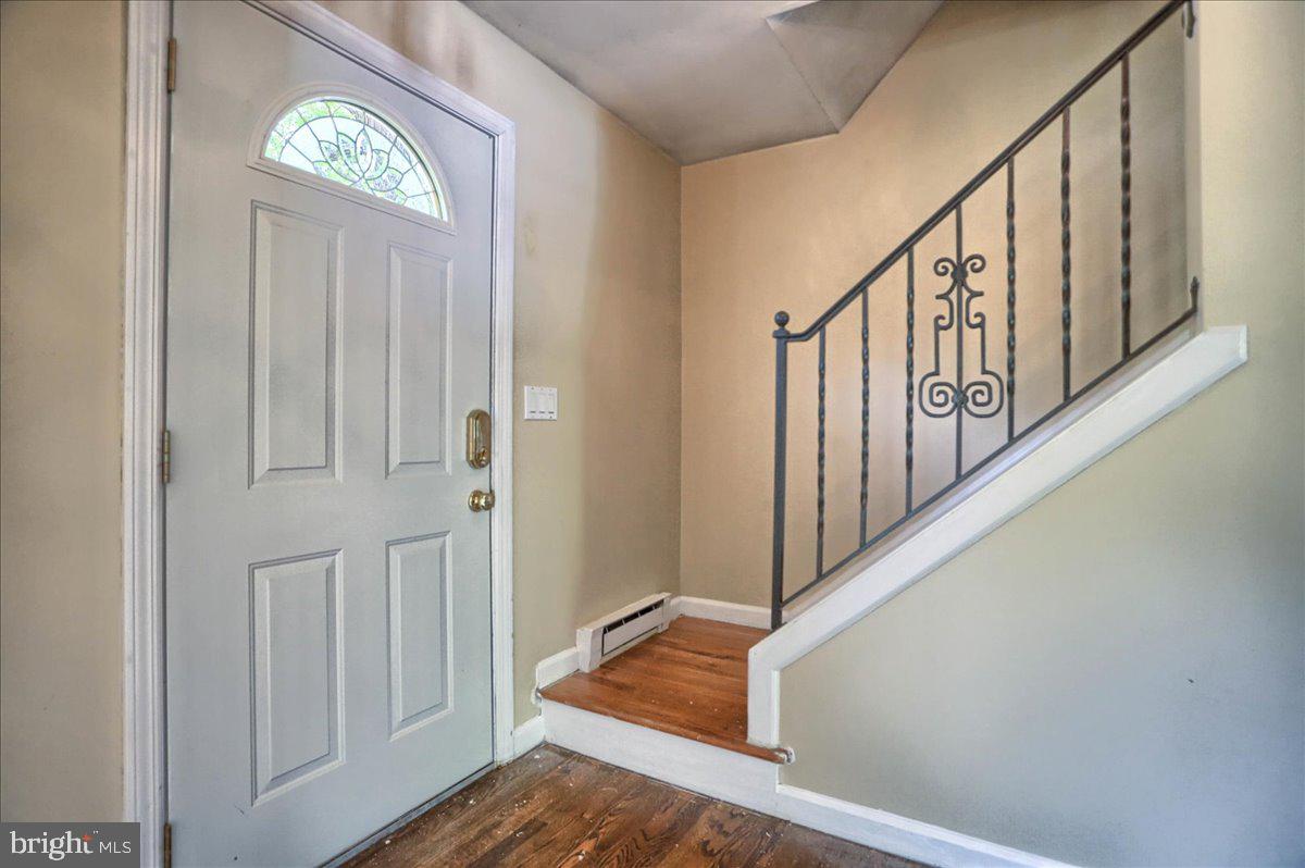 424 Orrs Bridge Road Camp Hill, PA 17011 - Photo 5 of 35