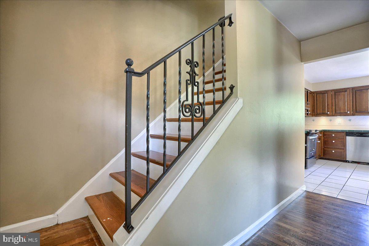 424 Orrs Bridge Road Camp Hill, PA 17011 - Photo 6 of 35