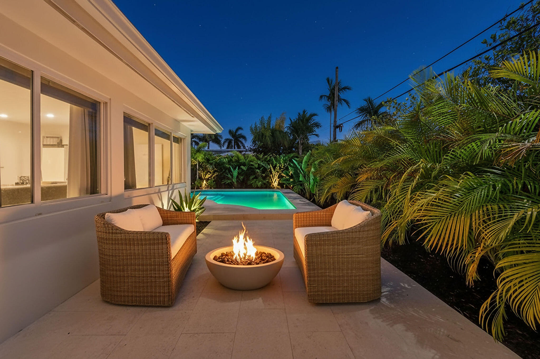 3315 Northeast 31st Avenue Lighthouse Point, FL 33064 - Photo 58 of 72 Patio-VirtuallyStaged-Twilight