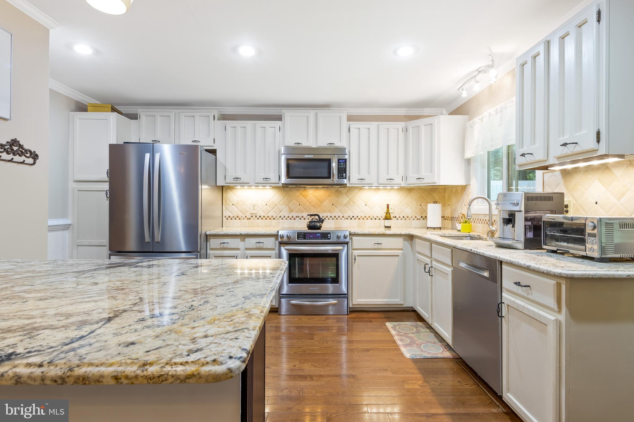 668 Davis Lane Wayne, PA 19087 - Photo 5 of 21 Kitchen with expansive island-style peninsula