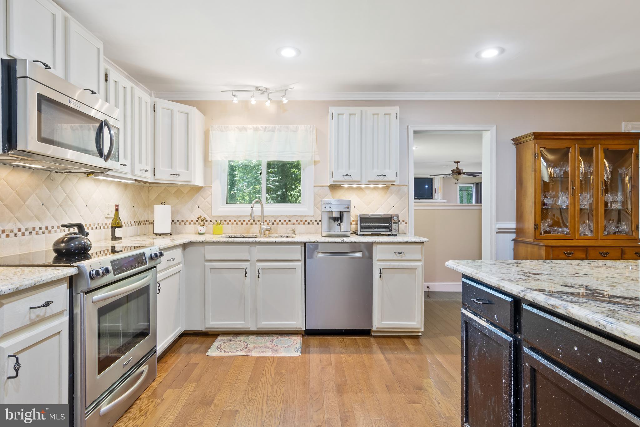 668 Davis Lane Wayne, PA 19087 - Photo 6 of 21 Stainless appliances