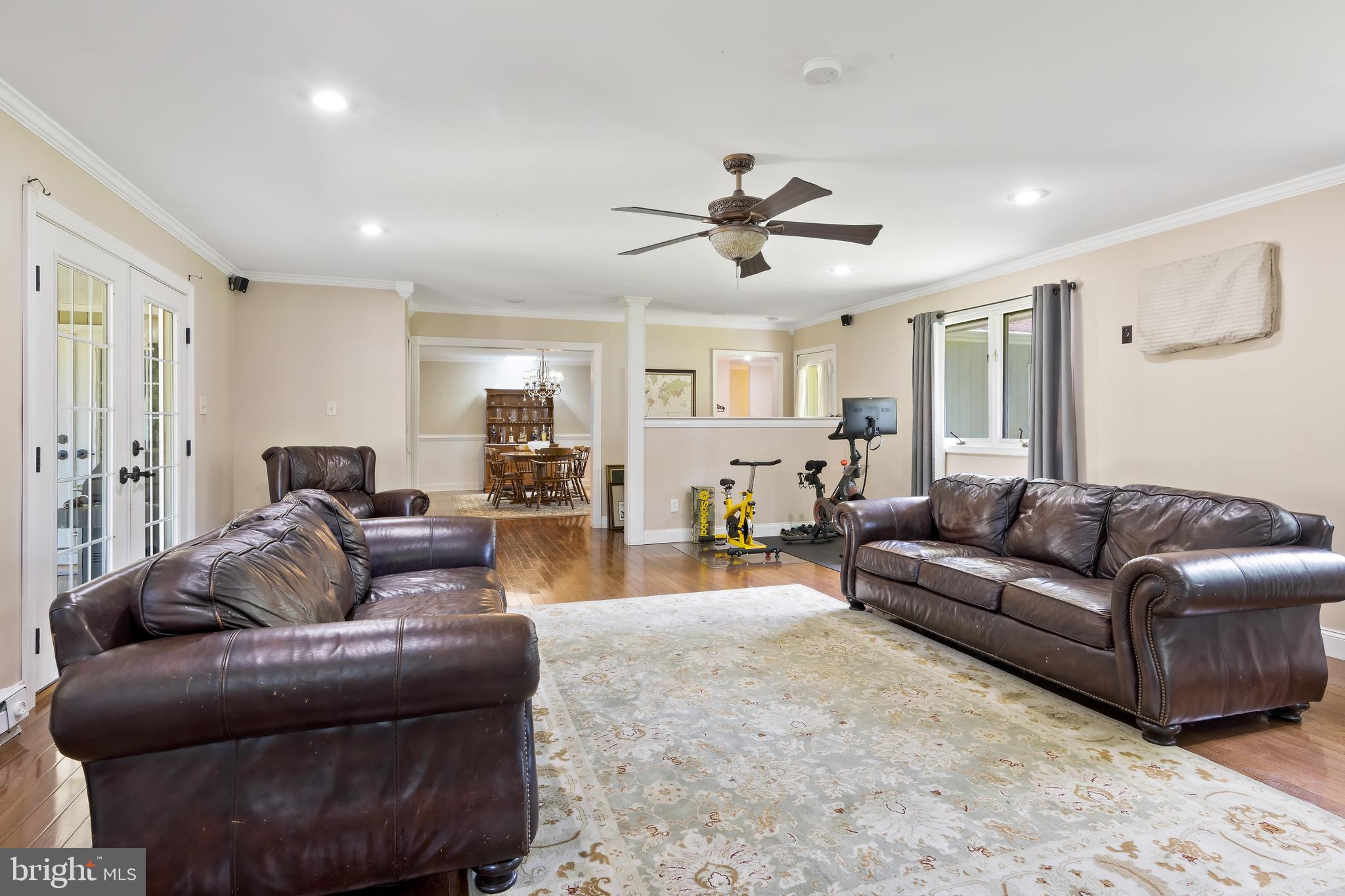 668 Davis Lane Wayne, PA 19087 - Photo 9 of 21 Large Living Room