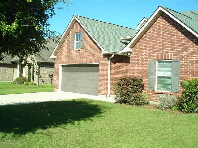 $284,000 | 300 Mansfield Drive, Slidell, LA 70458