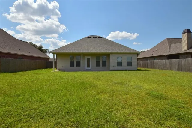 $284,000 | 300 Mansfield Drive, Slidell, LA 70458