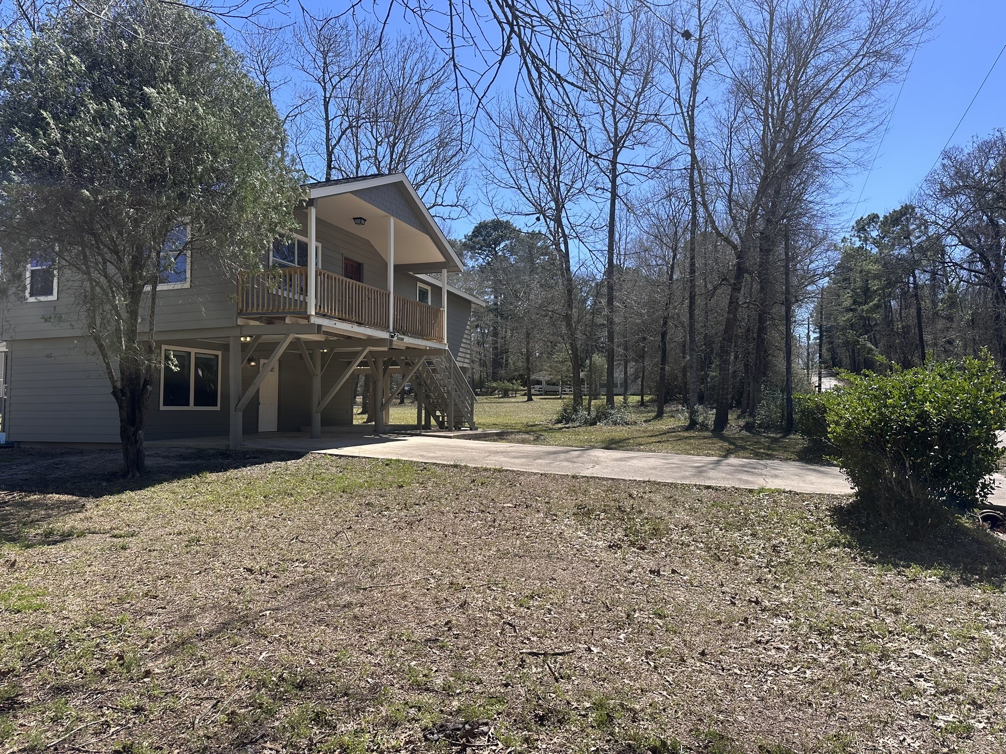 13868 Cedar Hill Road Montgomery, TX 77356 - Photo 2 of 19 a front view of house with a yard