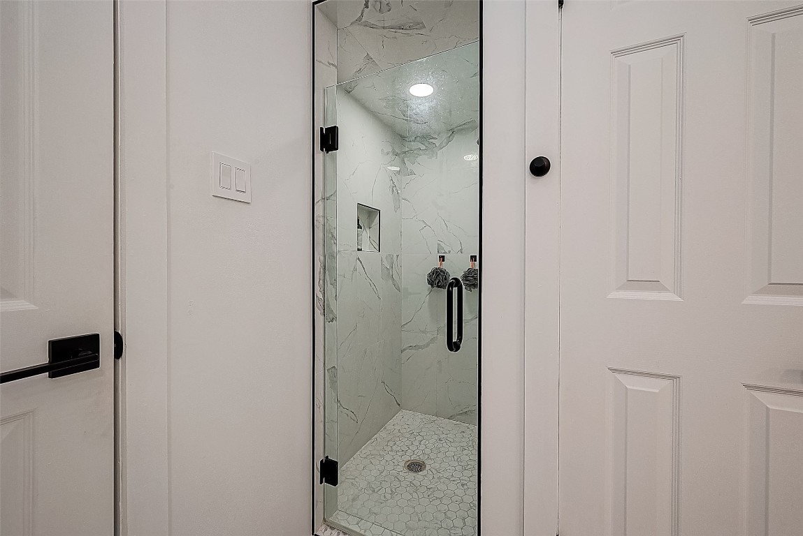 3511 Coltwood Drive Spring, TX 77388 - Photo 19 of 26 Primary Bath