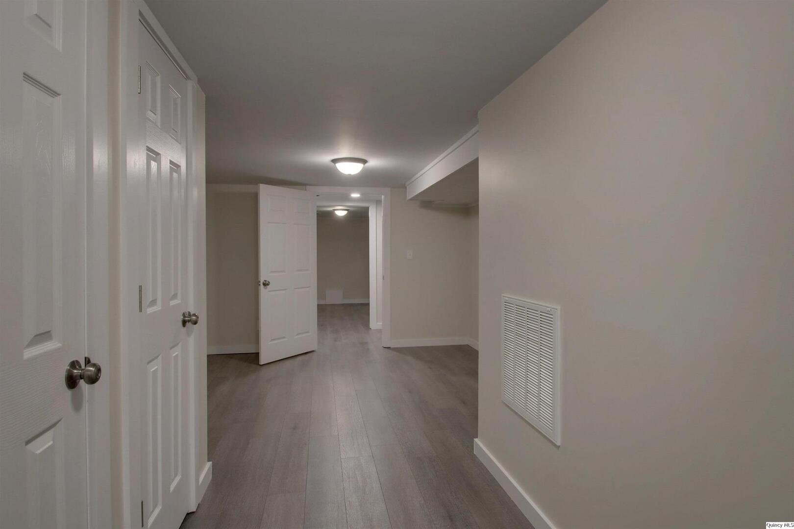 1524 Curtis Creek Road Quincy, IL 62301 - Photo 20 of 26 Gallery Image 20