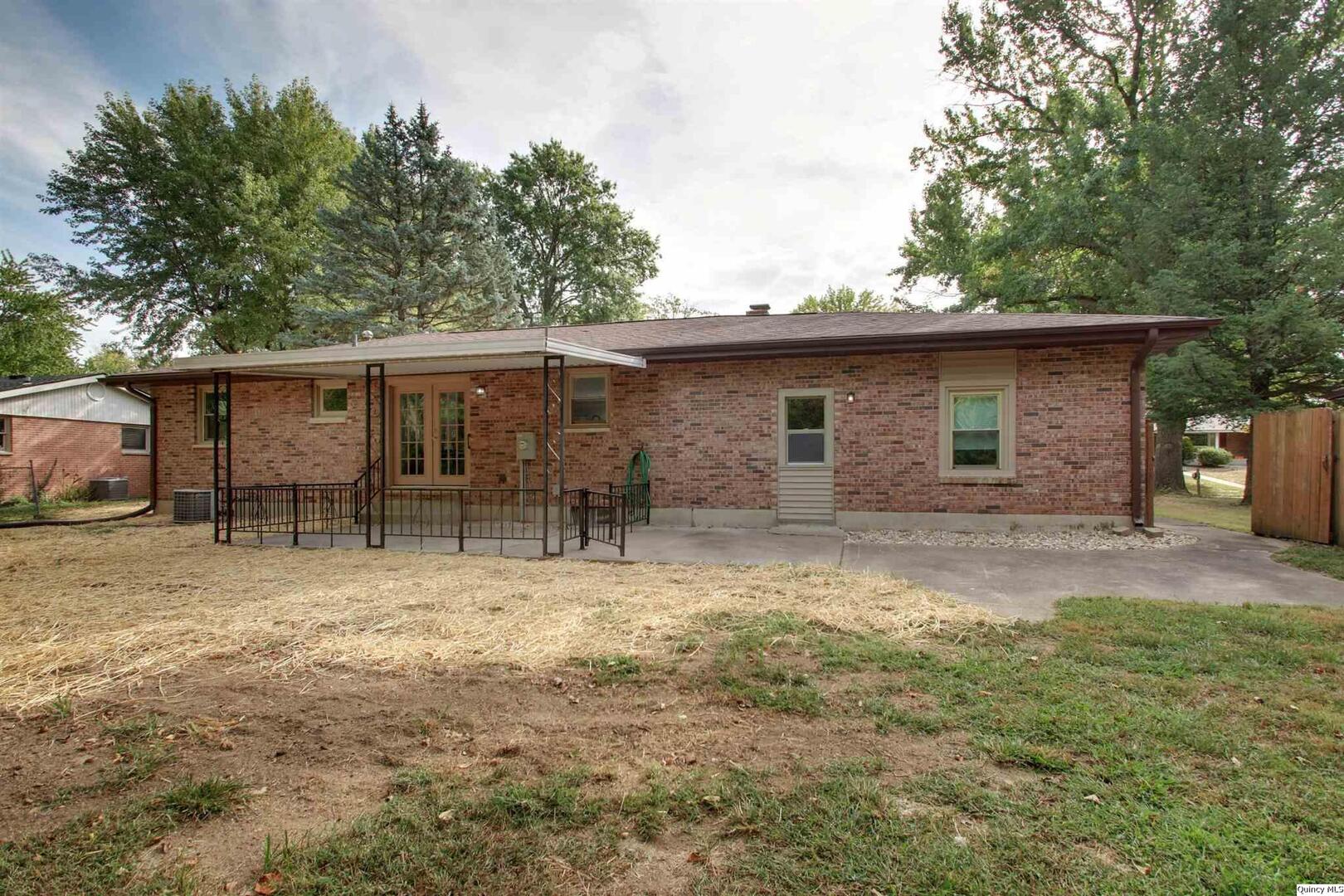 1524 Curtis Creek Road Quincy, IL 62301 - Photo 2 of 26 Gallery Image 2