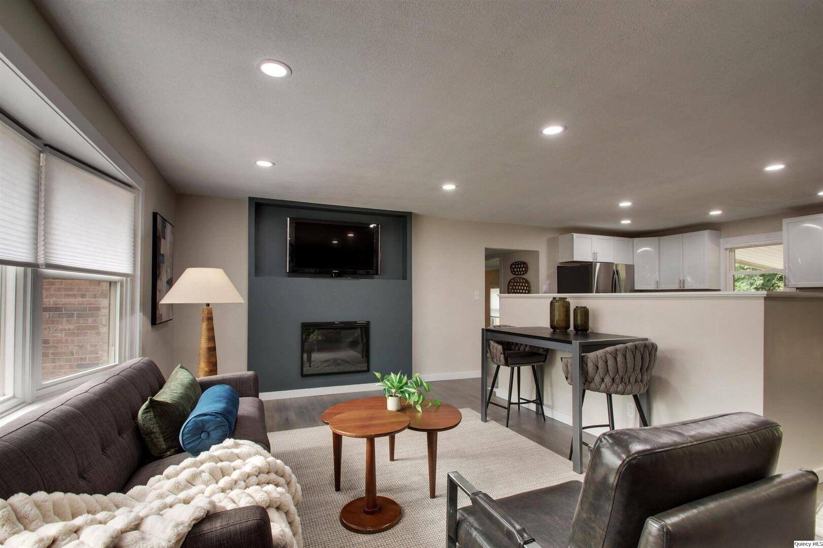 1524 Curtis Creek Road Quincy, IL 62301 - Photo 5 of 26 Gallery Image 5
