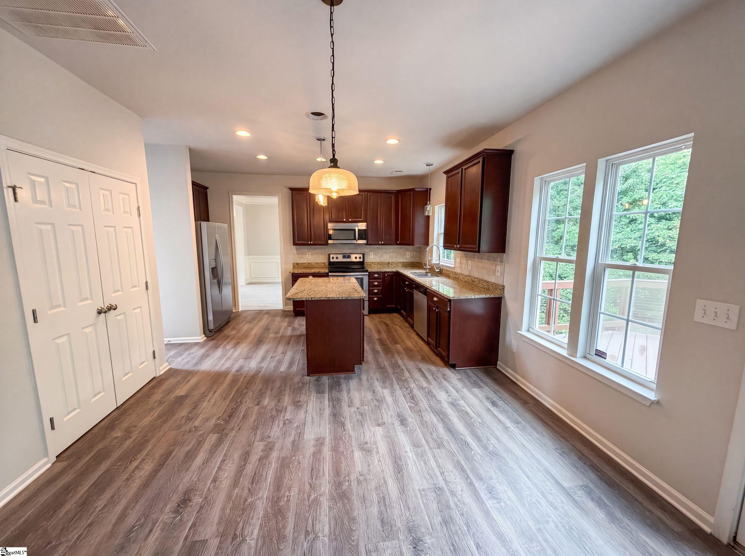 109 Hydrangea Way Simpsonville, SC 29681 - Photo 2 of 31