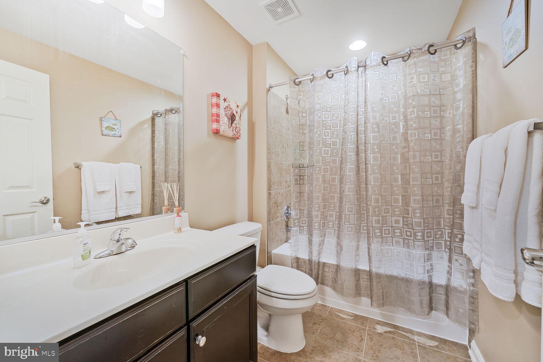 6006 Masondale Road Alexandria, VA 22315 - Photo 37 of 48 Lower-level full bathroom