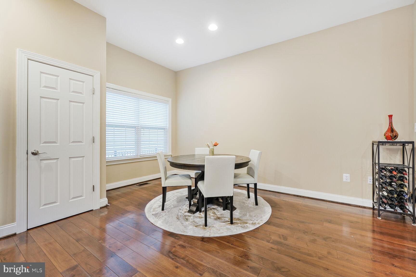6006 Masondale Road Alexandria, VA 22315 - Photo 5 of 48 Kitchen table space