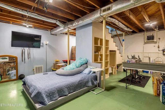 $339,900 | 323 West Ridgecrest Drive, Kingston, TN 37763