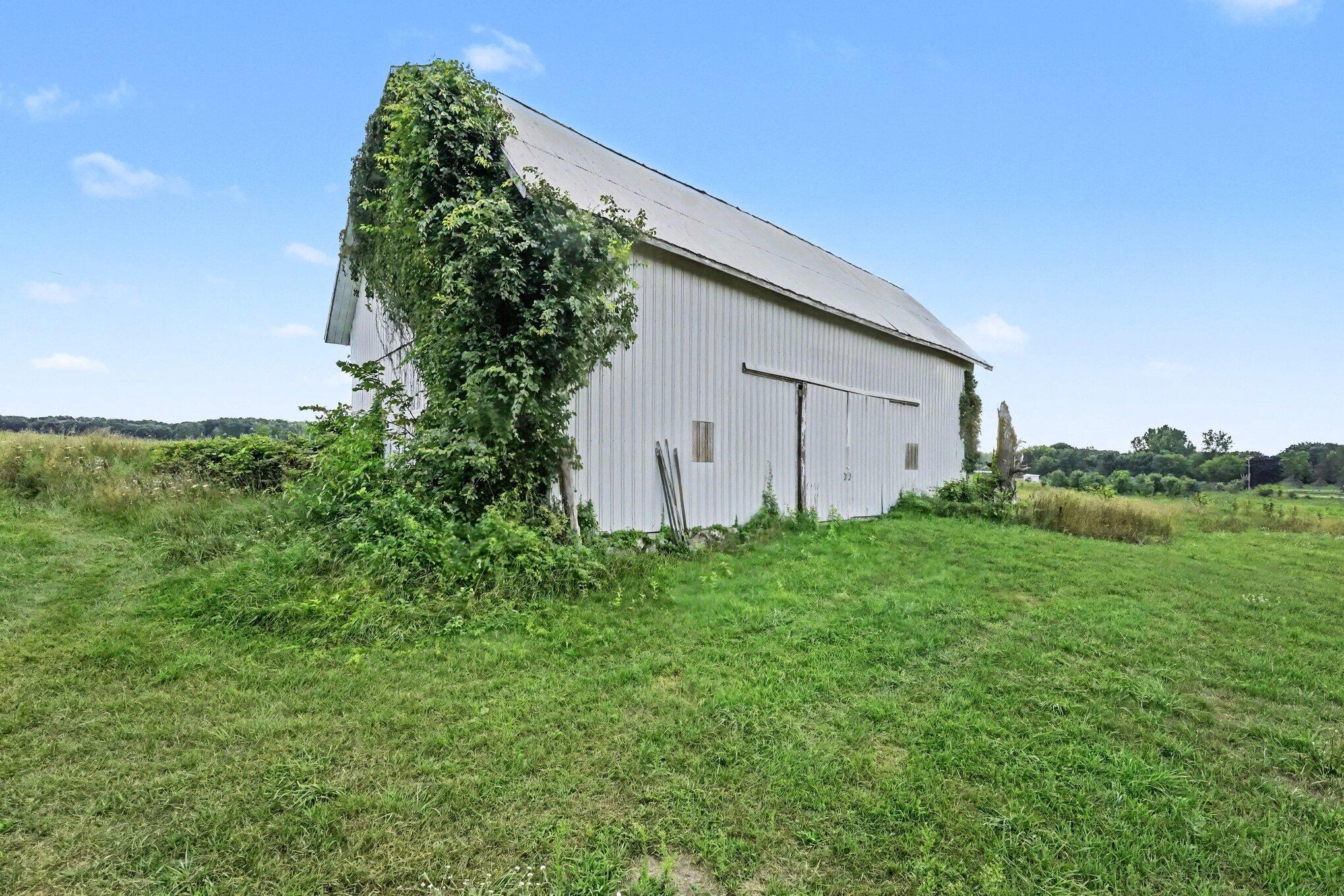 2601 South Derby Road Sidney, MI 48885 - Photo 19 of 26 Barn