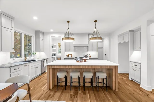 $1,174,950 | 6000 El Monte Street, Fairway, KS 66205