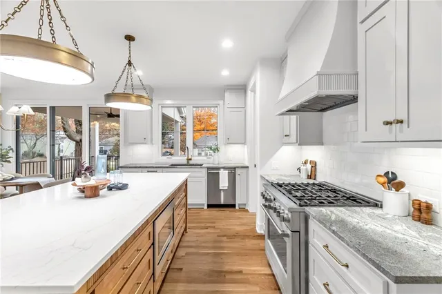 $1,174,950 | 6000 El Monte Street, Fairway, KS 66205