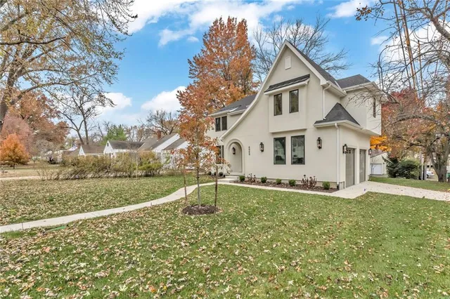 $1,174,950 | 6000 El Monte Street, Fairway, KS 66205