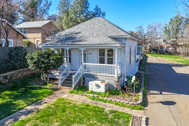 a view of house with a yard