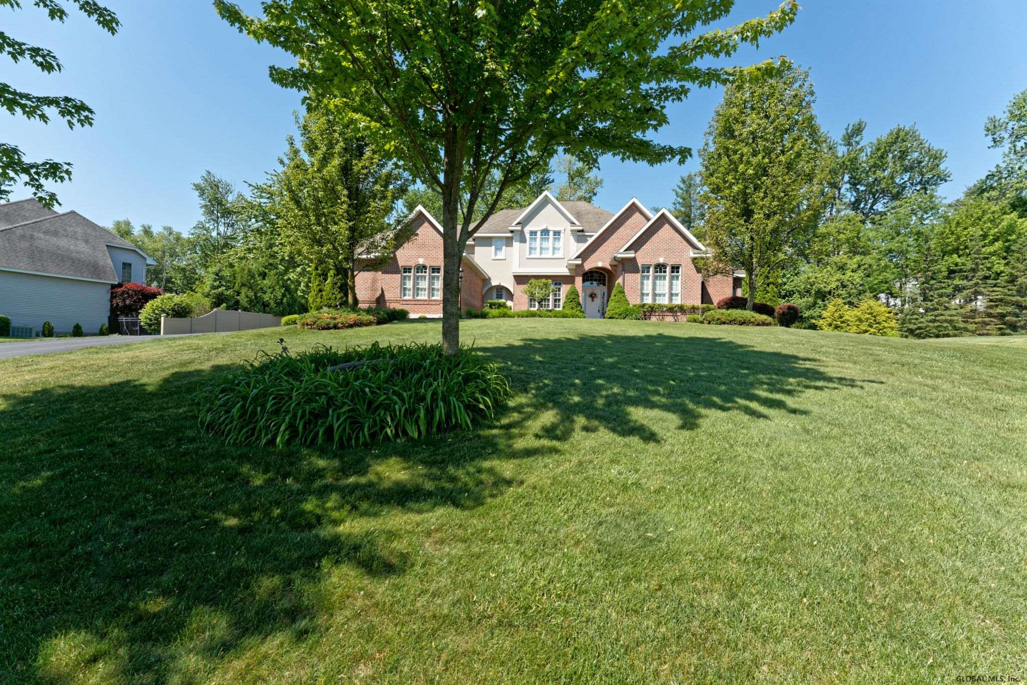 38 Alva Road Niskayuna, NY 12309 - Photo 3 of 13 desirable Edison Woods Neighborhood