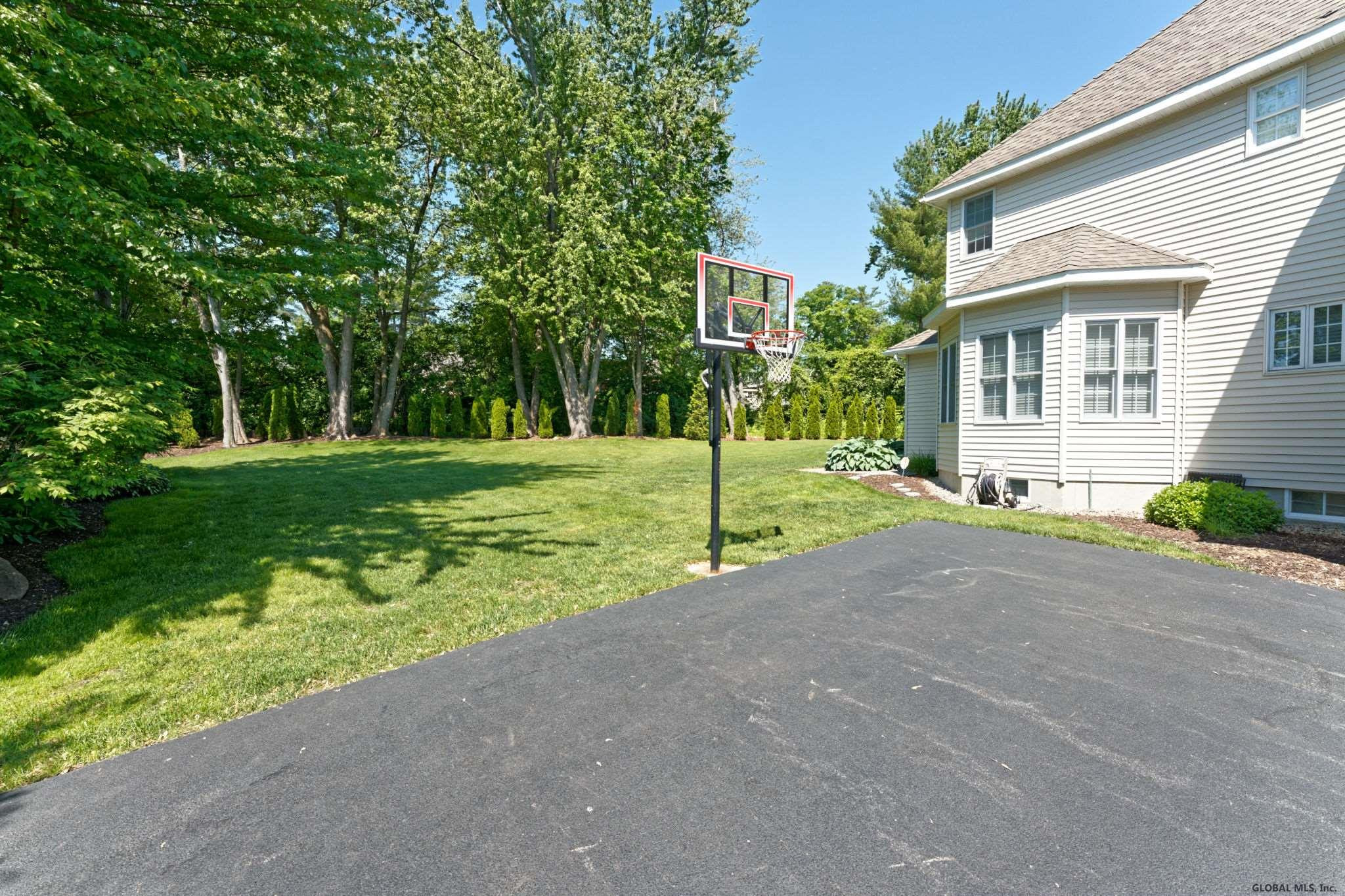 38 Alva Road Niskayuna, NY 12309 - Photo 8 of 13 Photo 51