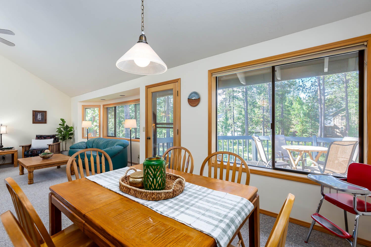 18193 Oregon Loop, Unit 4 Sunriver, OR 97707 - Photo 1 of 40 Dining-Living
