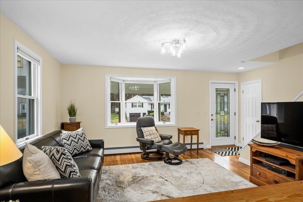 7 Washington Road Northborough, MA 01532 - Photo 4 of 37 Gallery Image 4