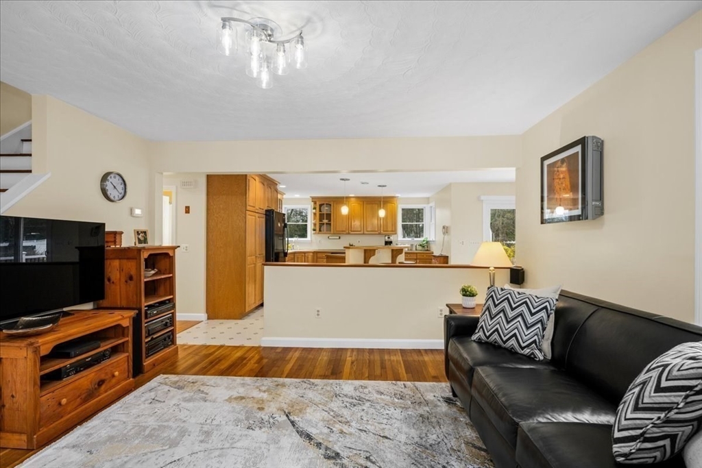 7 Washington Road Northborough, MA 01532 - Photo 5 of 37 Gallery Image 5