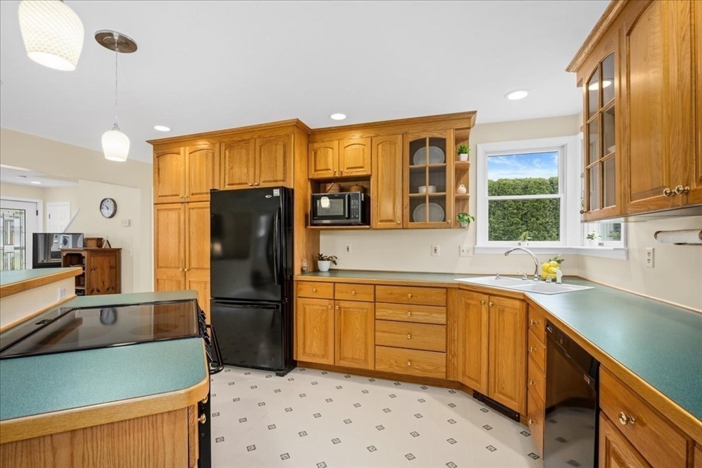 7 Washington Road Northborough, MA 01532 - Photo 7 of 37 Gallery Image 7