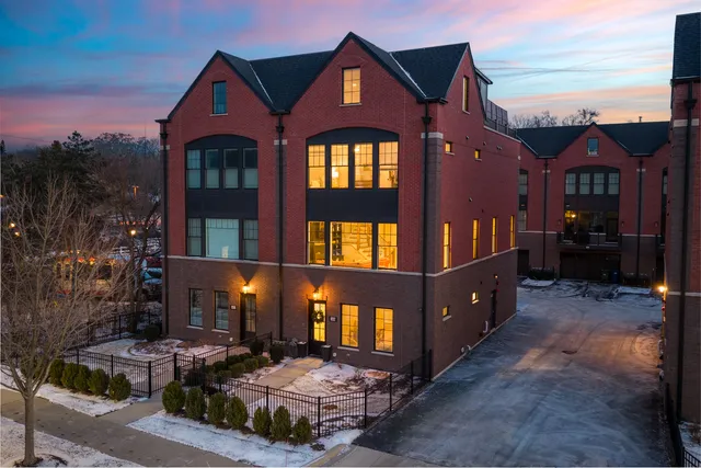 $1,649,000 | 932 East Chicago Avenue, Naperville, IL 60540