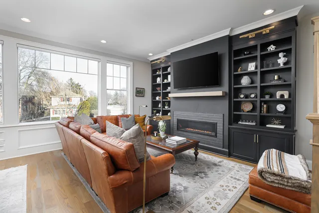 $1,649,000 | 932 East Chicago Avenue, Naperville, IL 60540