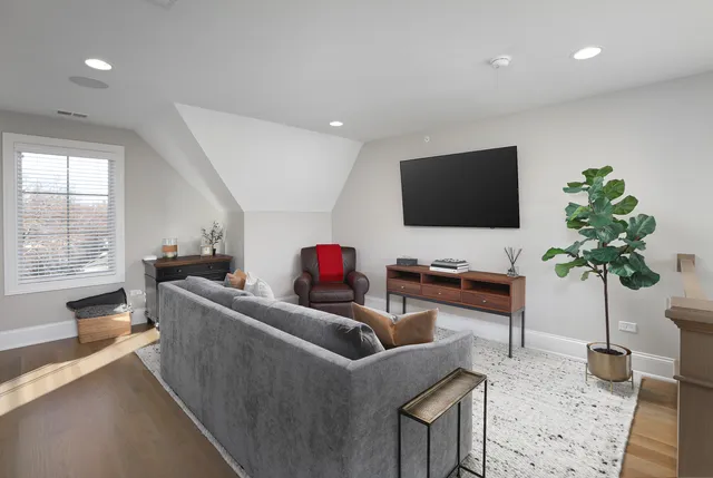 $1,649,000 | 932 East Chicago Avenue, Naperville, IL 60540