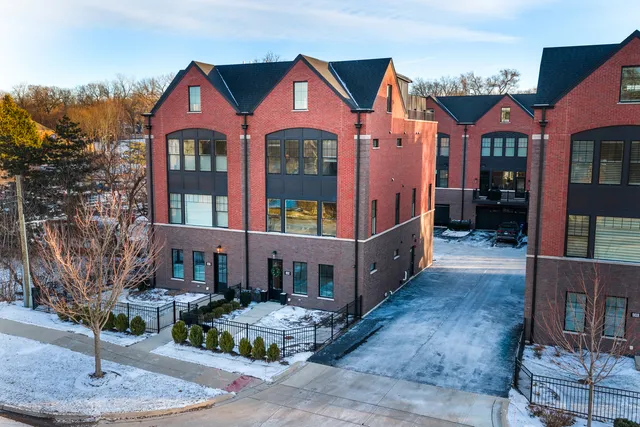 $1,649,000 | 932 East Chicago Avenue, Naperville, IL 60540