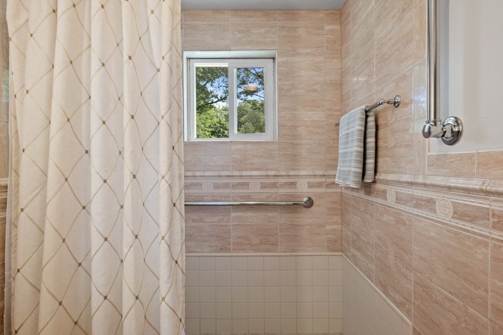 2 East Huckleberry Road Lynnfield, MA 01940 - Photo 22 of 25 Gallery Image 22