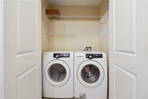 3300 Windy Ridge Parkway Southeast, Unit 913 Atlanta, GA 30339 - Photo 24 of 28 a utility room with dryer and washer
