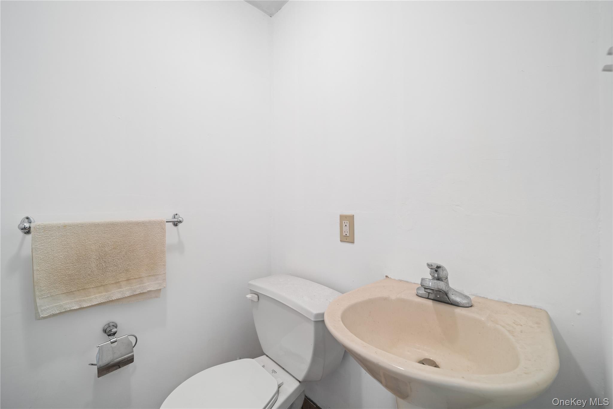 46-15 30th Road Queens, NY 11103 - Photo 6 of 24