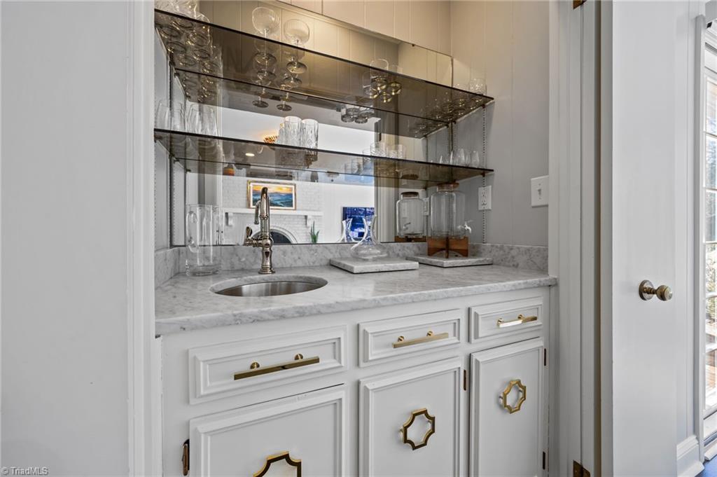 2815 St Regis Road Greensboro, NC 27408 - Photo 11 of 43