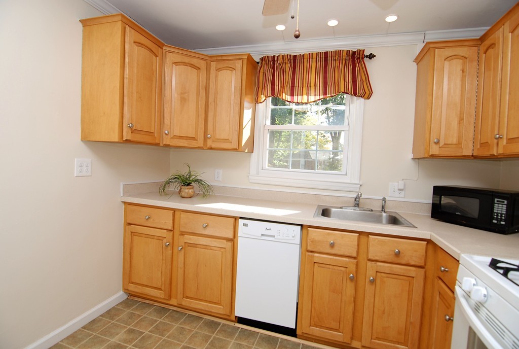 467 Cold Spring Avenue, Unit 2B West Springfield, MA 01089 - Photo 5 of 18 Gallery Image 5