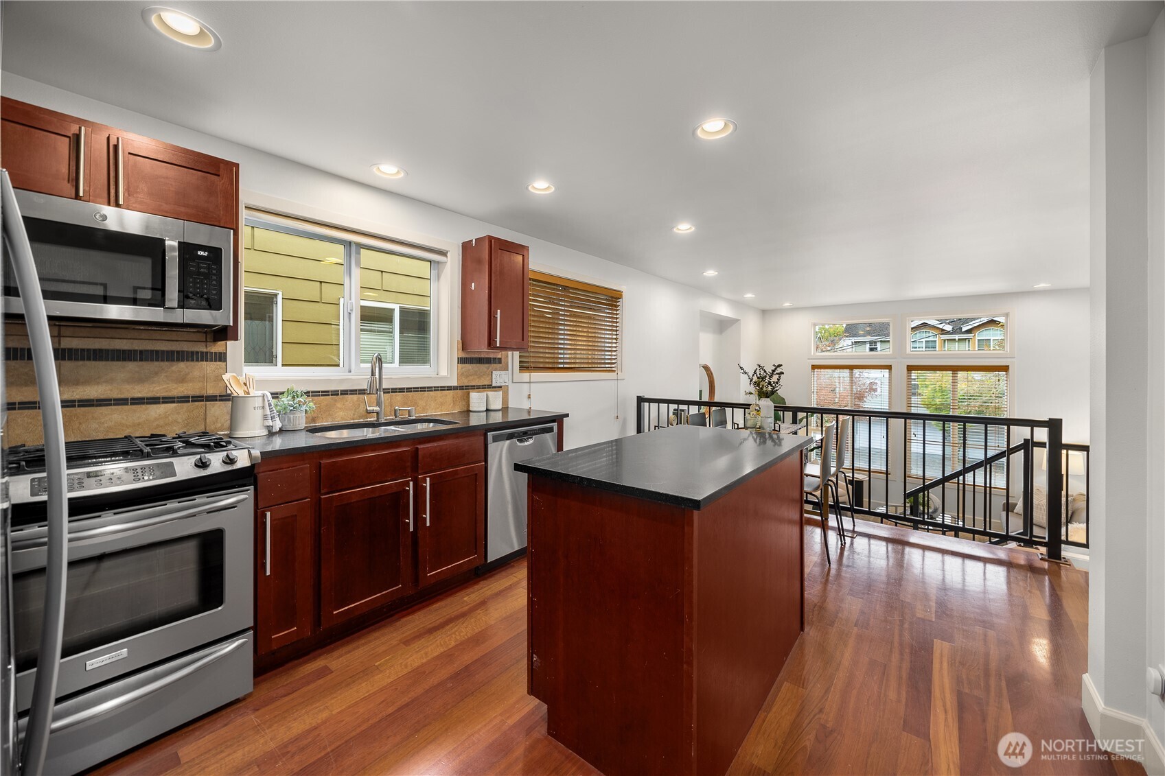 2120 West Ruffner Street Seattle, WA 98199 - Photo 6 of 27 Gallery Image 6