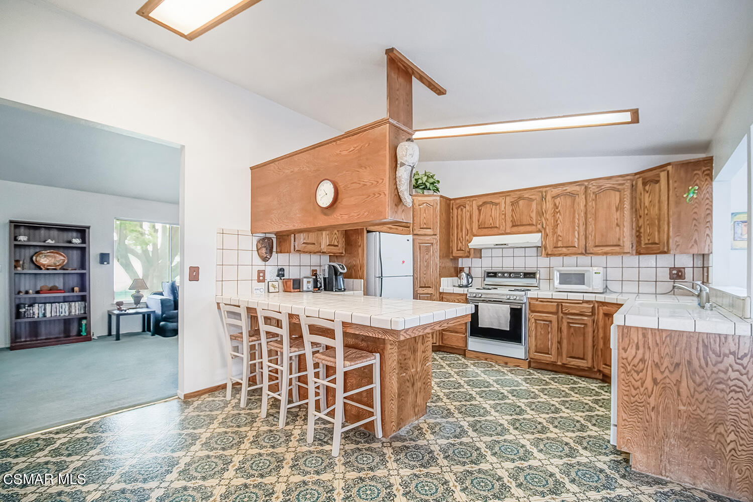 6443 Pepperdine Circle Moorpark, CA 93021 - Photo 11 of 32 KITCHEN