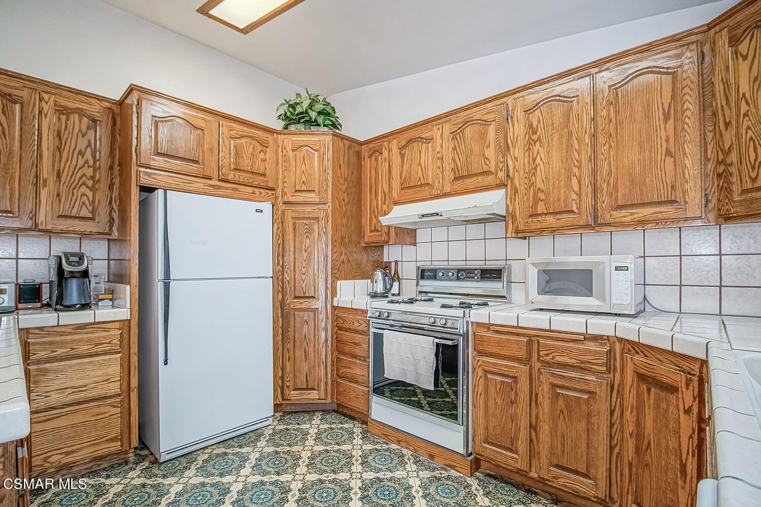 6443 Pepperdine Circle Moorpark, CA 93021 - Photo 12 of 32 KITCHEN